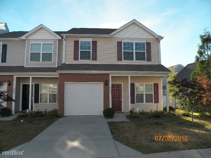 Primary Photo - 3 br, 2.5 bath Townhome - 205 Madison Square