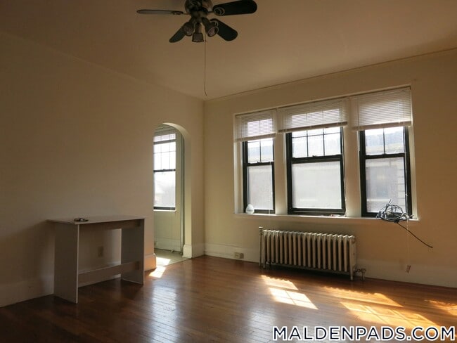 Building Photo - 349 Pleasant St