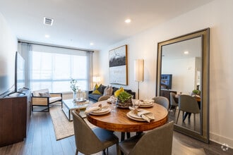 Building Photo - Hanover Hollywood