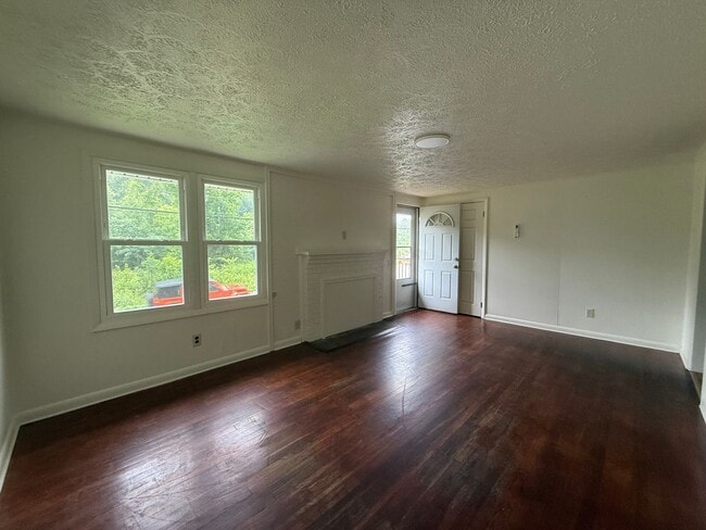 Building Photo - 2 Bedroom 1 Bath Home in Kingsport, TN