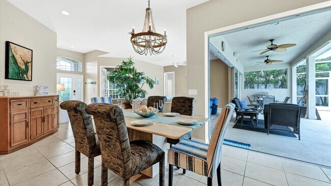 Building Photo - 974 Rotonda Cir