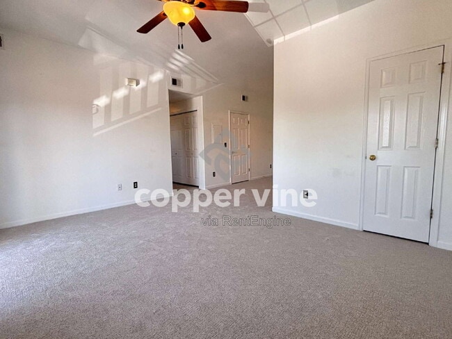 Building Photo - 1740 W 53rd Dr