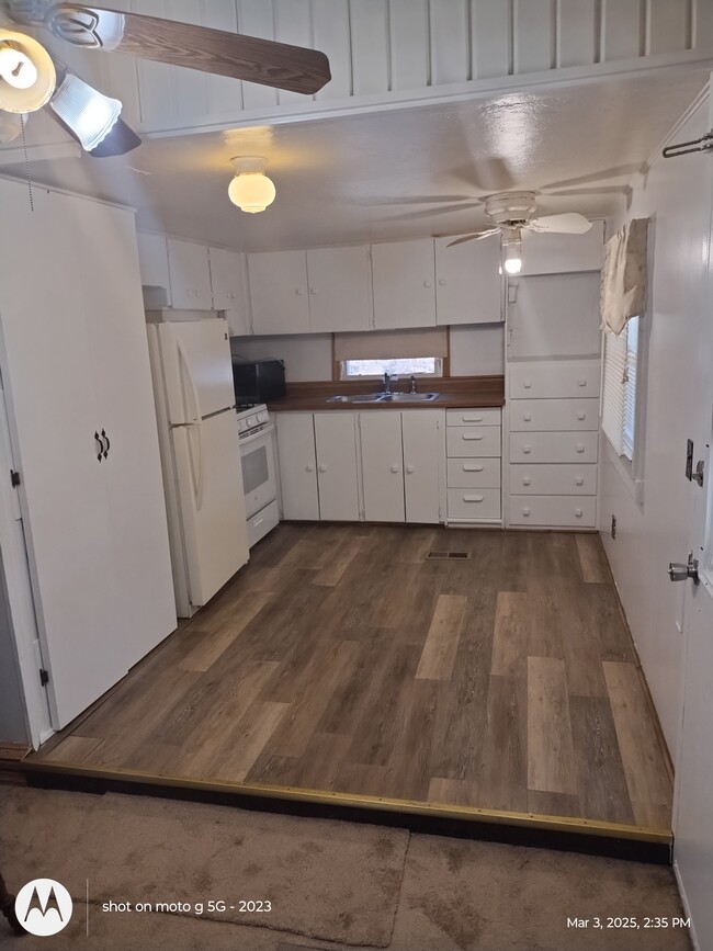 Kitchen/ Dining room - 2643 Ridge Ave
