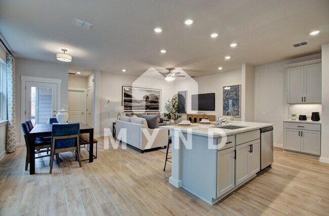 Foto del edificio - 895 Casina Cir [Model]