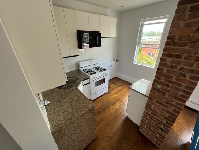 Kitchen - 6862 76th St