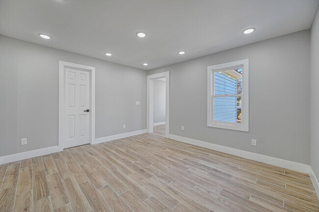 Foto del edificio - 427 Browns Rd