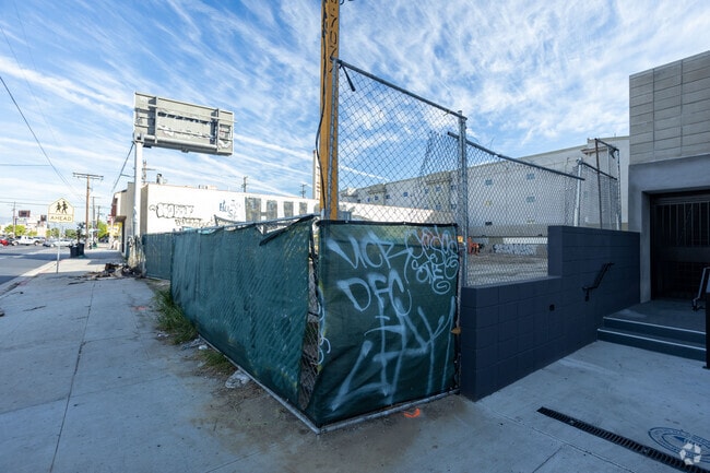 Building Photo - 13716 Victory Blvd