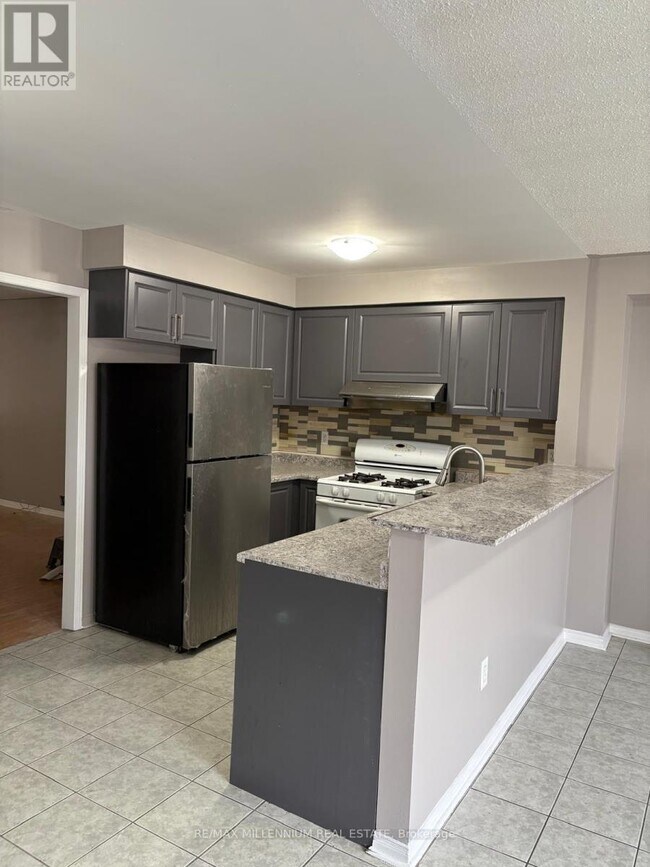 Building Photo - 29 Needlewood Ln