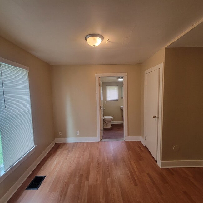 Building Photo - Southwest Indy 3BR/2BA House near Zoo! Massive Garage!