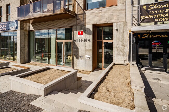 Building Photo - 5719 Ch De La Côte Des Neiges