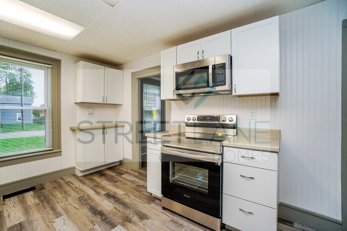 Building Photo - REDUCED!