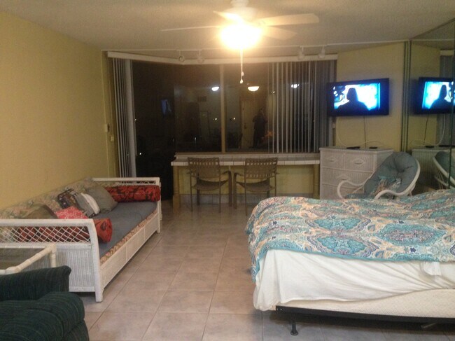 Nueva TV (diciembre de 2019) - 8817 S Thomas Dr