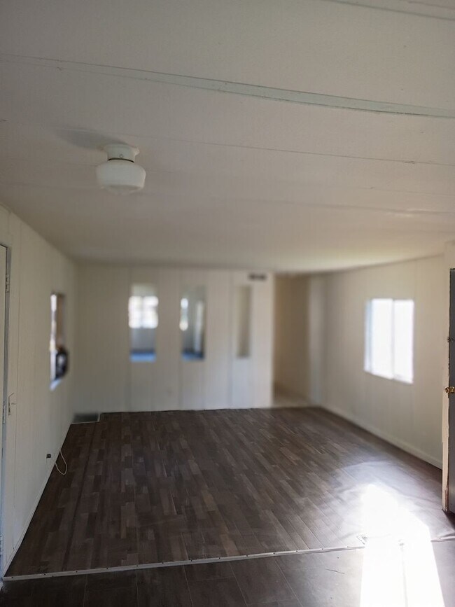 Foto del edificio - 2 Bed 1 Bath Mobile Home in East Village Mobile Home Community