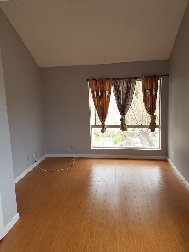 Foto del edificio - 7640 Oso Ave