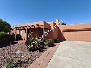 Building Photo - 9097 N Jessy Ln