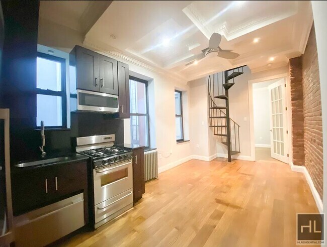 Foto del edificio - Prince Street Perfection - SoHo 1BR – No F...