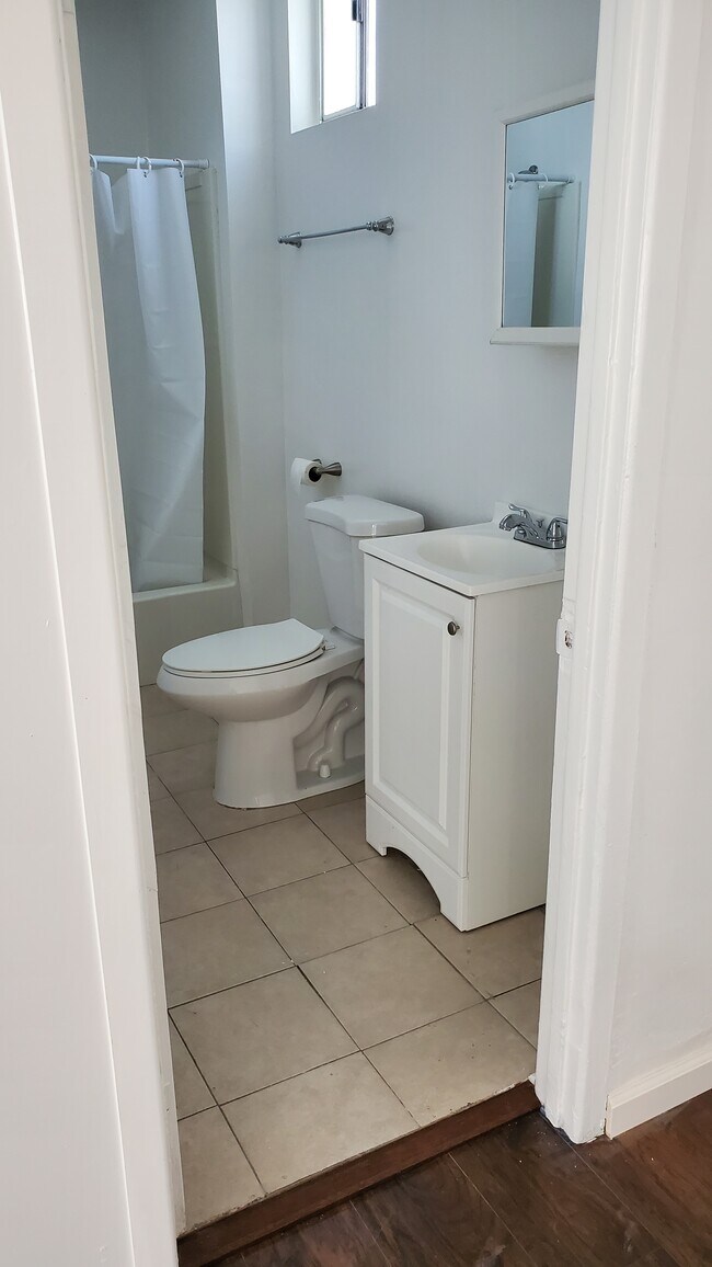 Bathroom - 622 W 87th St