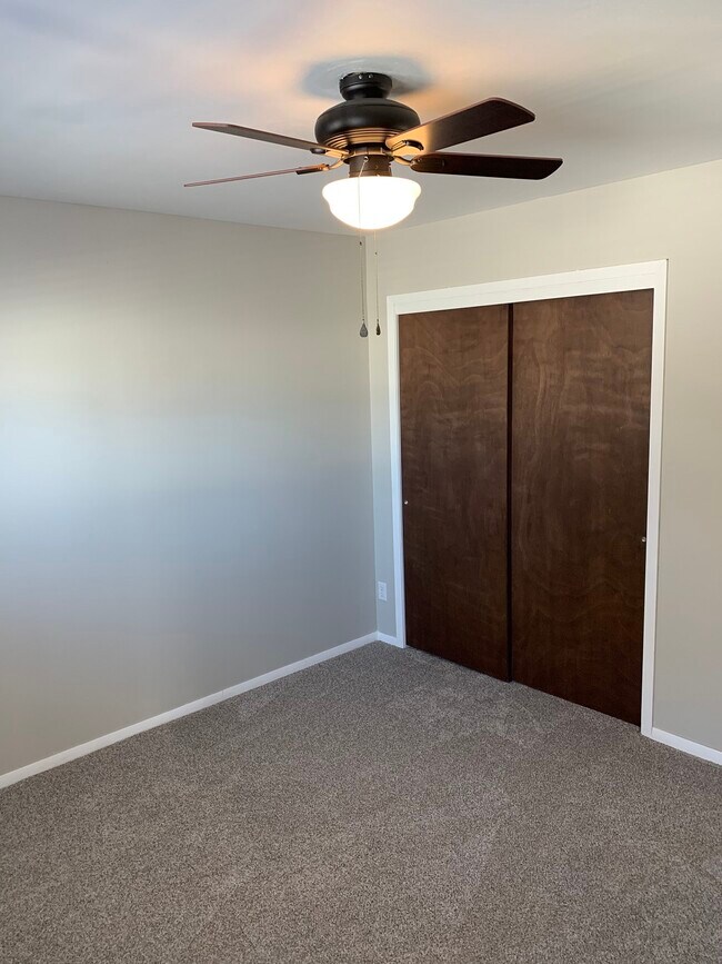 Building Photo - 305 Valorie Ln