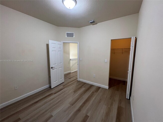 Foto del edificio - 748 SE 32nd Ave