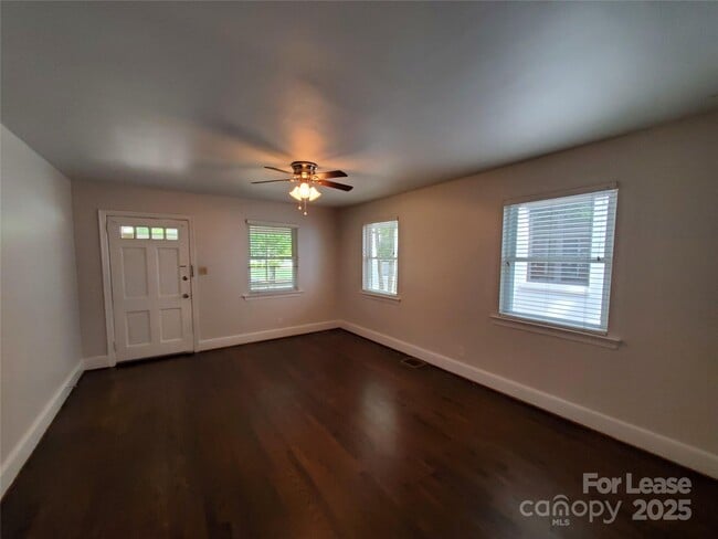 Building Photo - 2302 Chesterfield Ave
