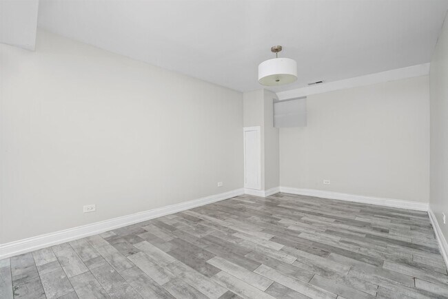 Building Photo - 4819 S Vincennes Ave