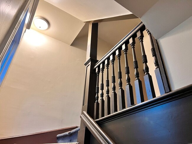 Building Photo - 255-255 Orchard St