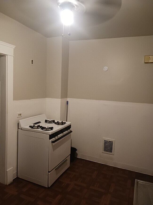 Building Photo - 2787 E 127th St