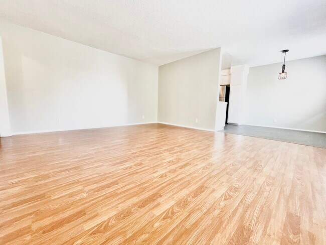 Building Photo - 1226 Larrabee St