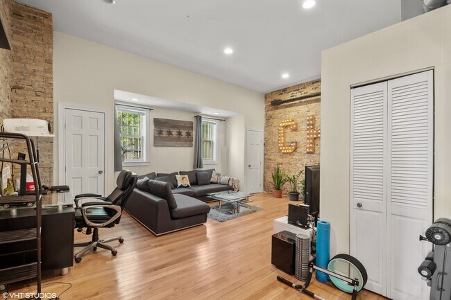 Building Photo - 2048 W Evergreen Ave