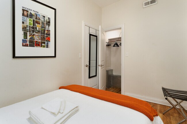 Foto del edificio - 2149 W Division St