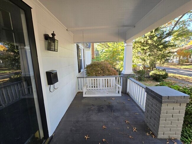 Foto del edificio - 1707 Oakdale Ave