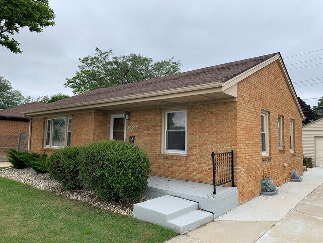 Building Photo - 2908 Durand Ave