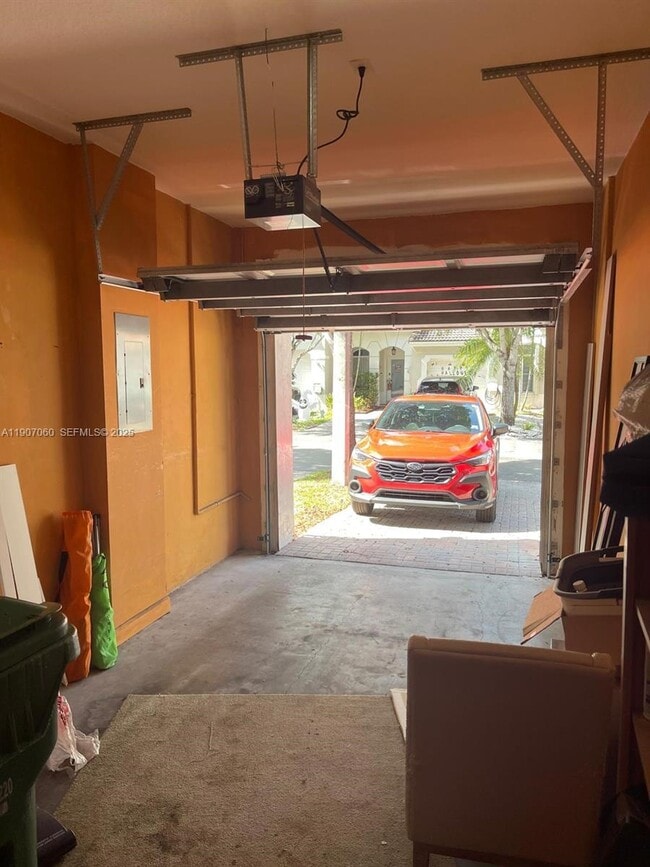 Foto del edificio - 5641 NW 112th Ct