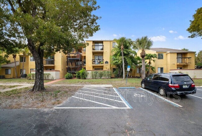 Building Photo - 2905 Winkler Ave