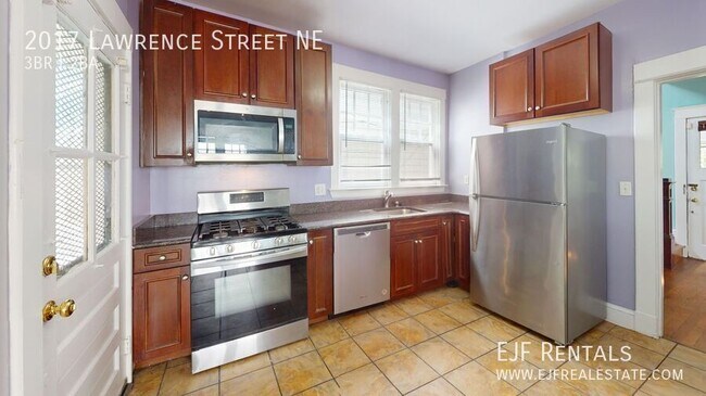 Foto del edificio - 2017 Lawrence St NE