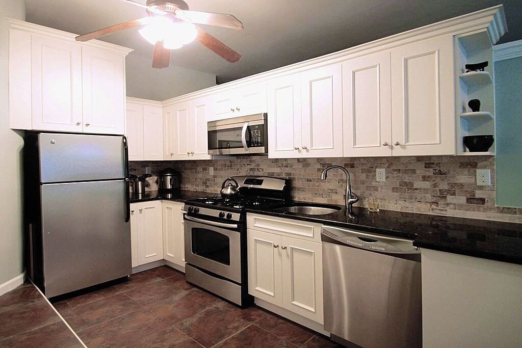 large kitchen - 605 1st St