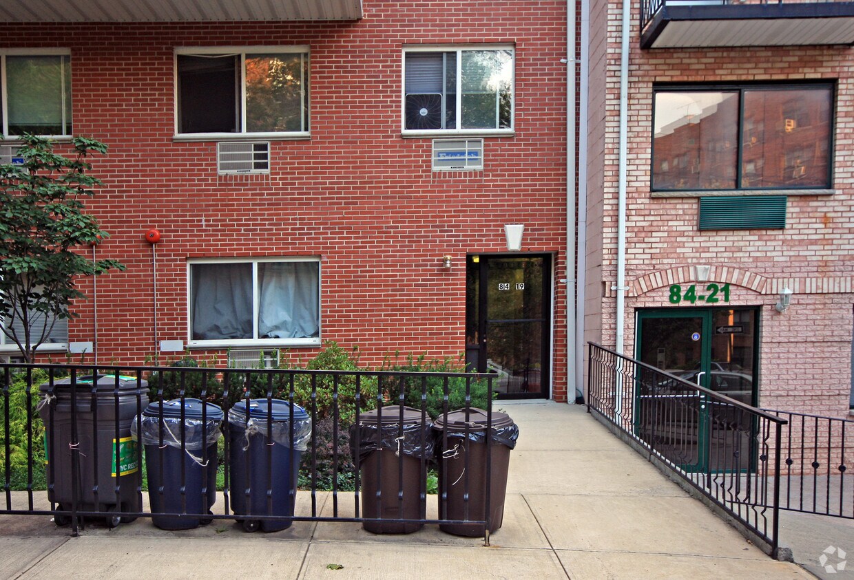Building Photo - 84-19 Lander St