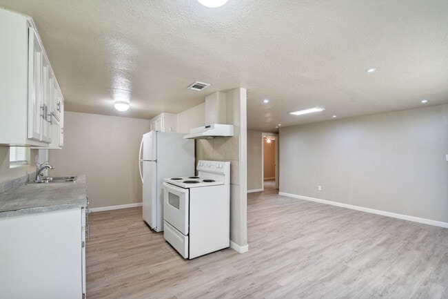 Building Photo - 1000 Qualia Dr