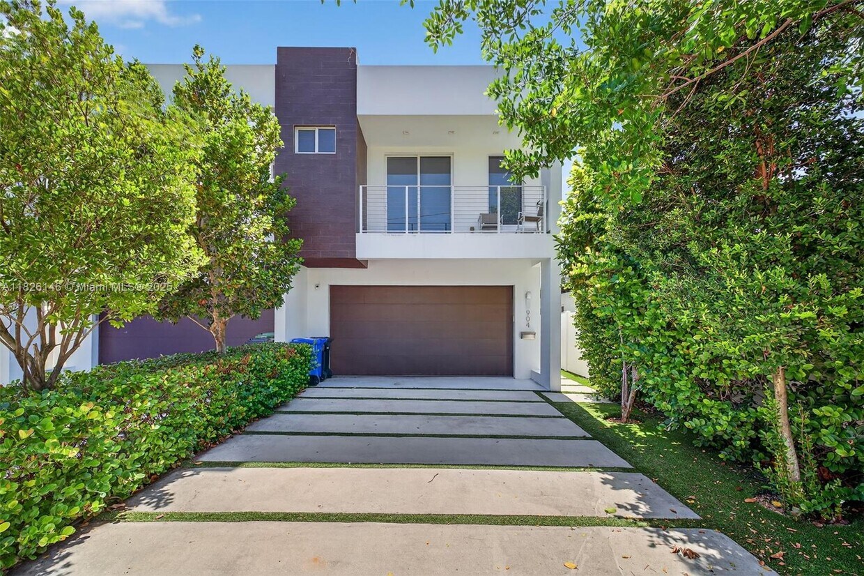 Foto principal - 904 NE 15th Ave