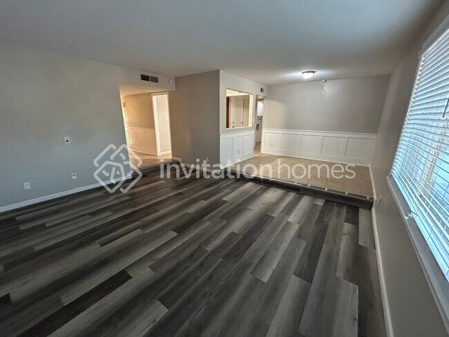 Building Photo - 4206 W Carol Ave