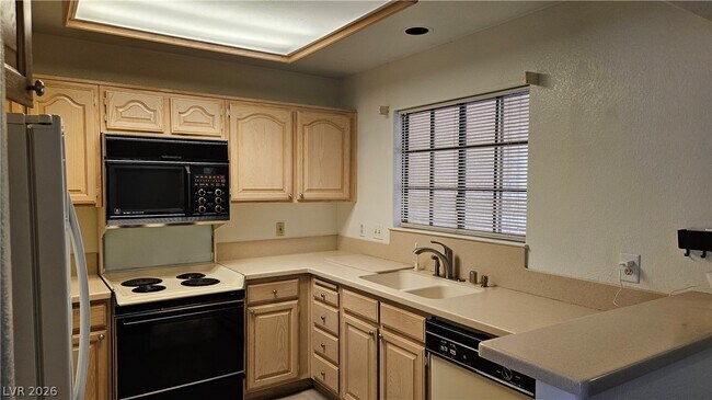 Building Photo - 2851 S Valley View Blvd