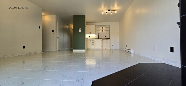 Building Photo - 3238 Rue Mousseau