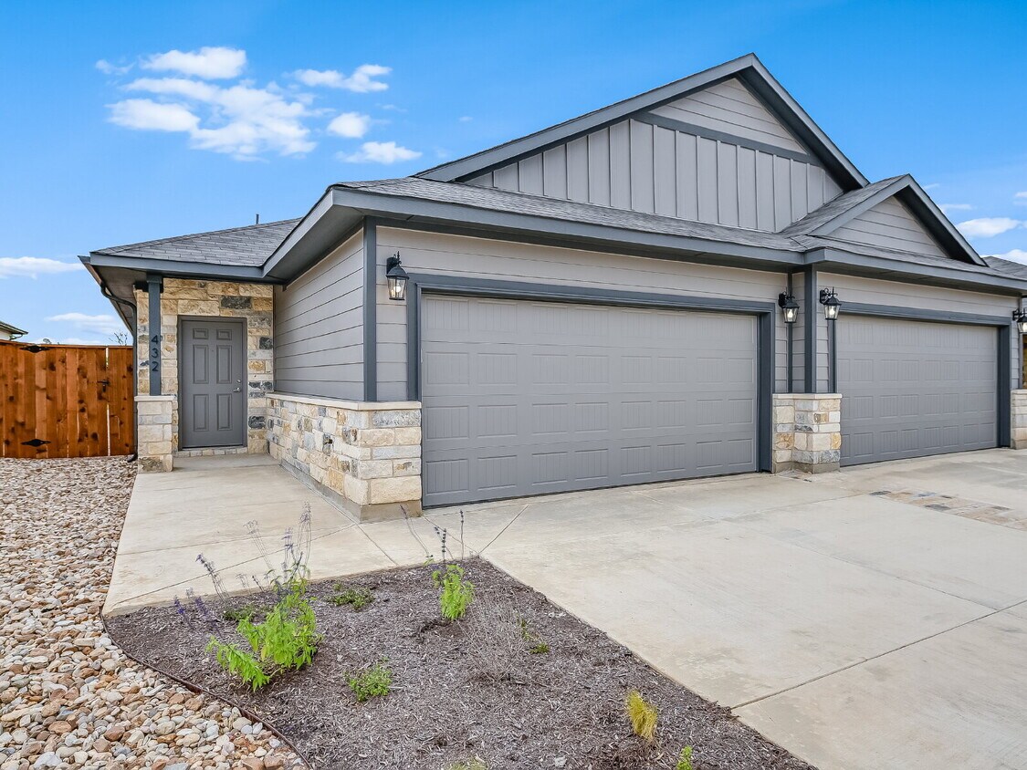 Foto principal - 432 Parkline Dr