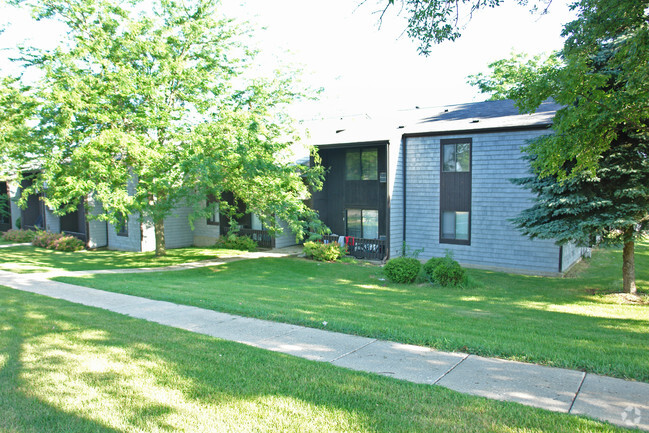 Building Photo - Marengo Woods