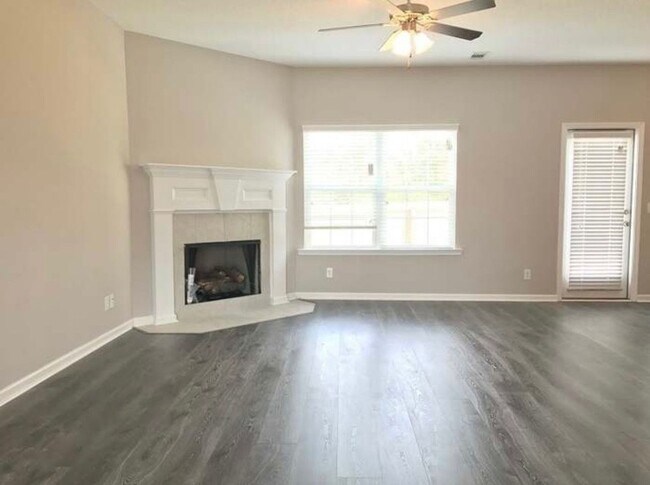 Building Photo - 4 Bedroom 2.5 bath near FORT STEWART!! AVA...