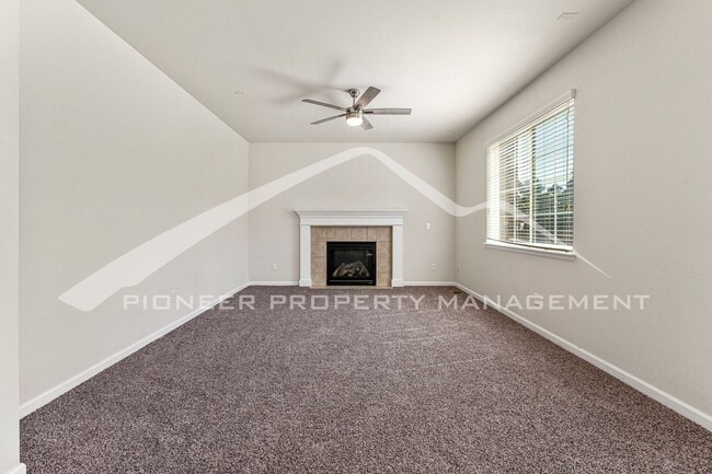 Building Photo - 25004 E Pinewood Pl
