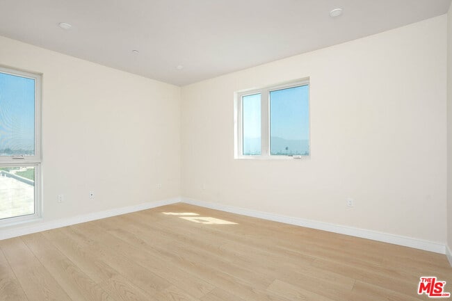 Foto del edificio - 5320 Cartwright Ave