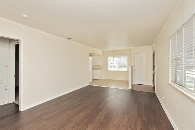 Building Photo - 5304 N Fairvale Ave