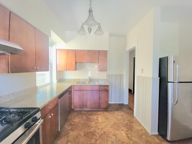 Foto del edificio - 6320 N Lakewood Ave