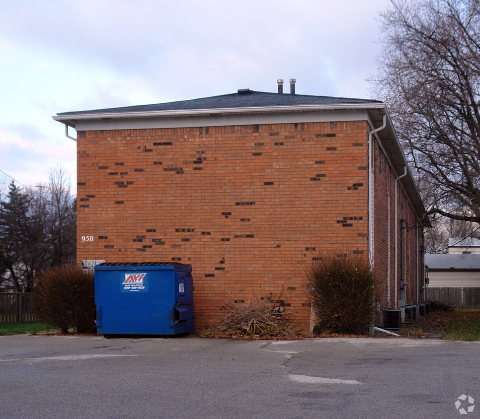 Building Photo - 950 S Byrne Rd